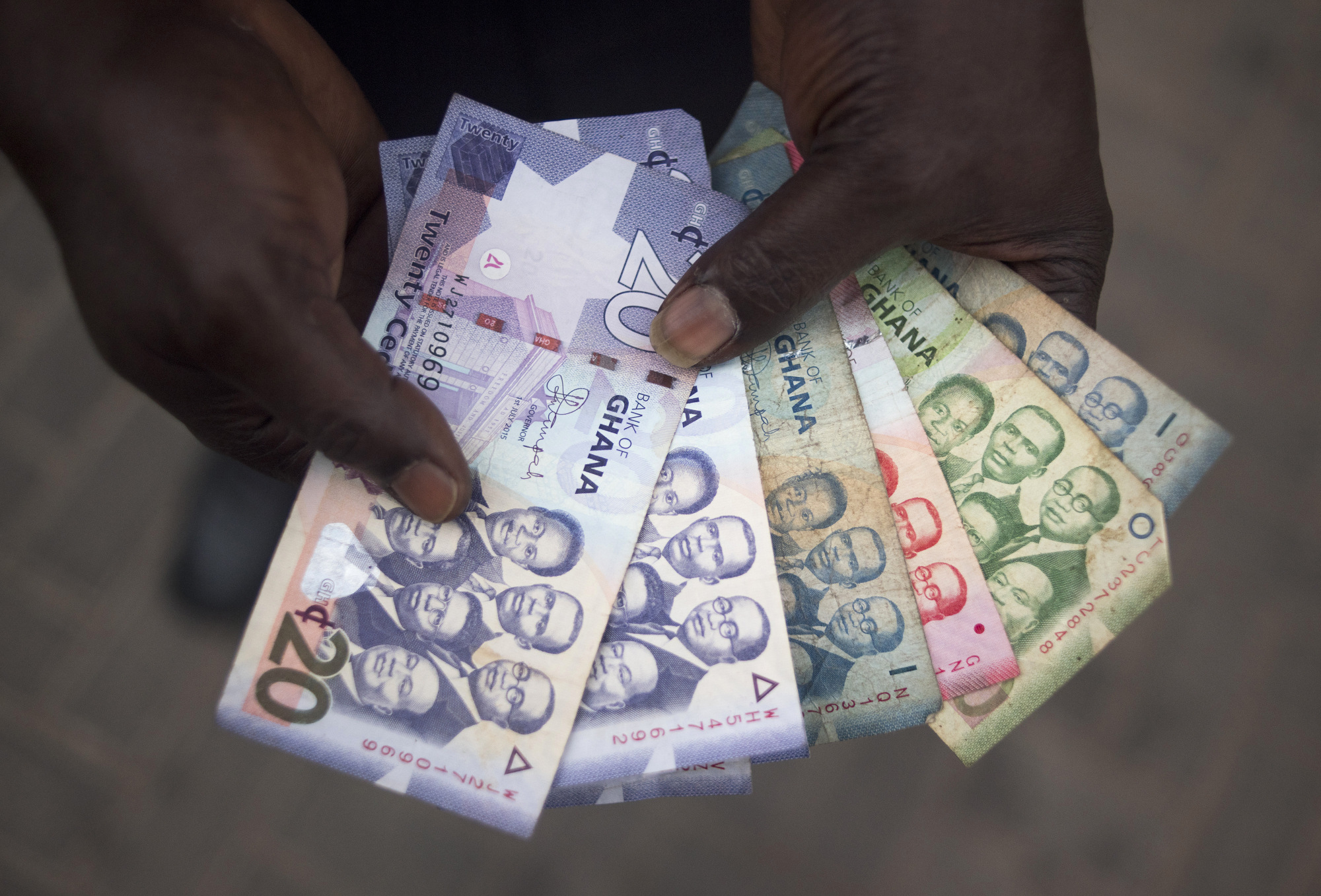 Ghana : Le cedi devient la devise la plus faible au monde - Echomagazine